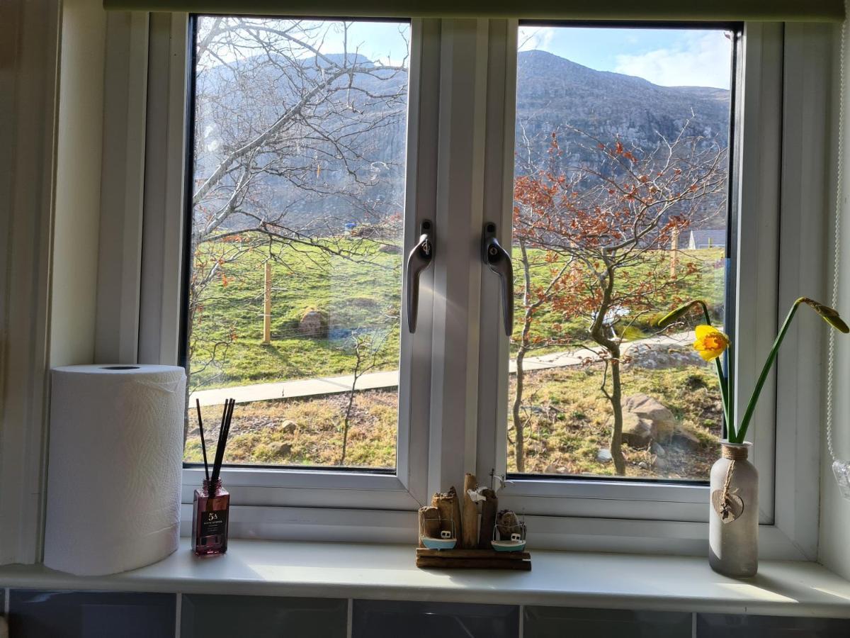 The Bay ,Luxury Shepherds Hut, Dundonnell Экстерьер фото